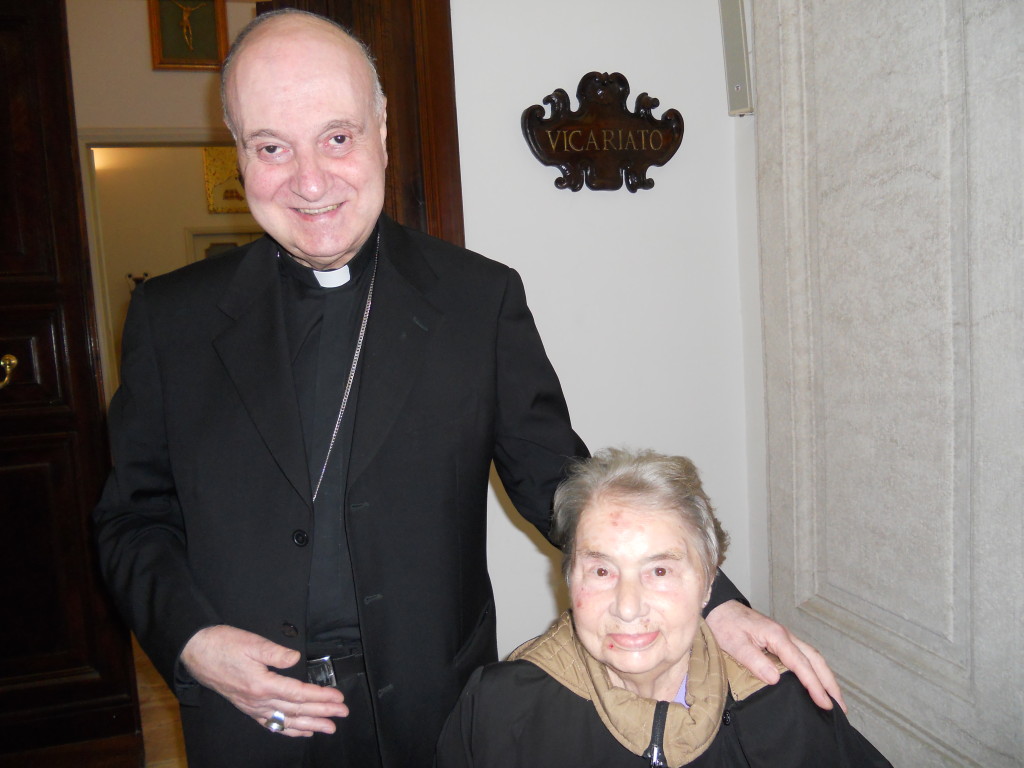 Santina incontra il Card. Angelo Comastri, Arciprete di S. Pietro, il 10 aprile 2012, sesto  anniversario uscita dall' Ospedale di mamma