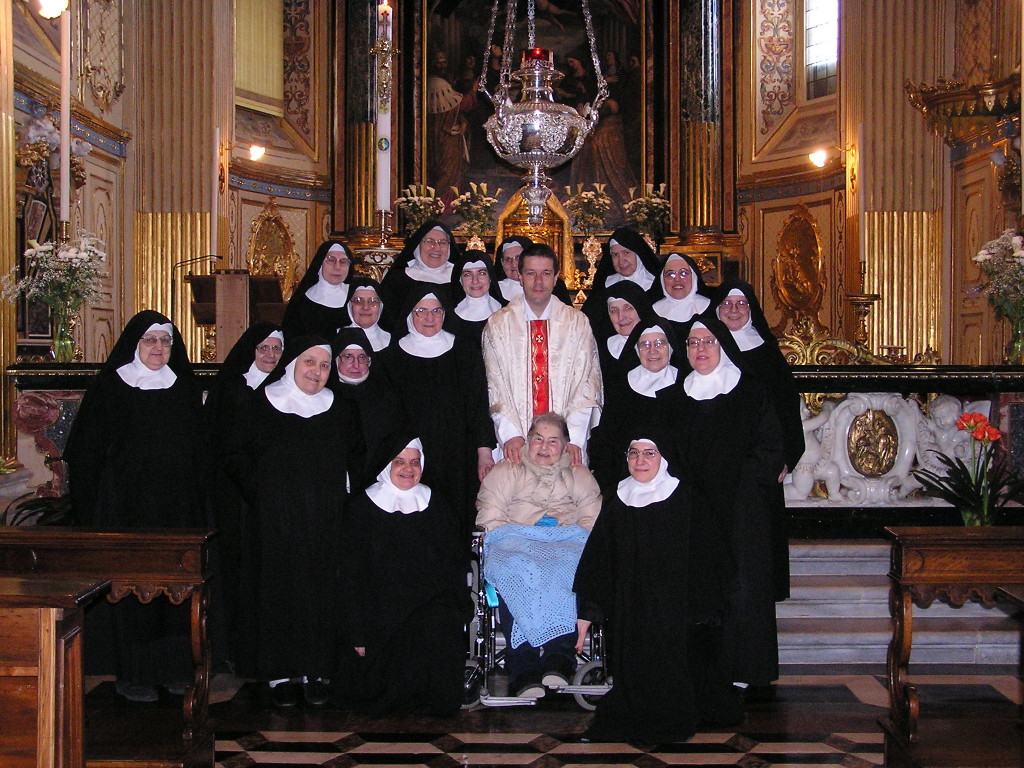 santina e don gigi al monastero di santa grata dove sono incorporati tra gli oblati e dove si sono svolti i funerali di santina
